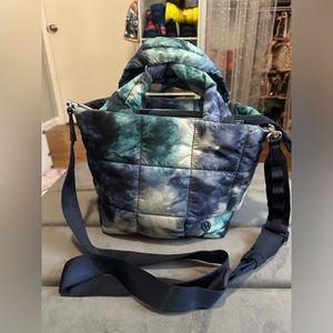 EUC- Lululemon Meteor Wash Print Multi quilted grid mini crossbody
